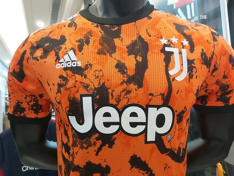 2021 Juventus second away game orange